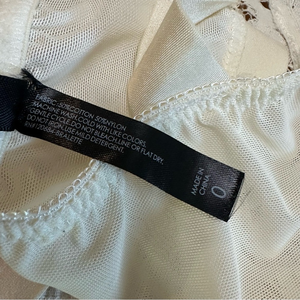 Torrid Ivory Eyelash Lace Halter Bralette Size 0 Large - Picture 6 of 7